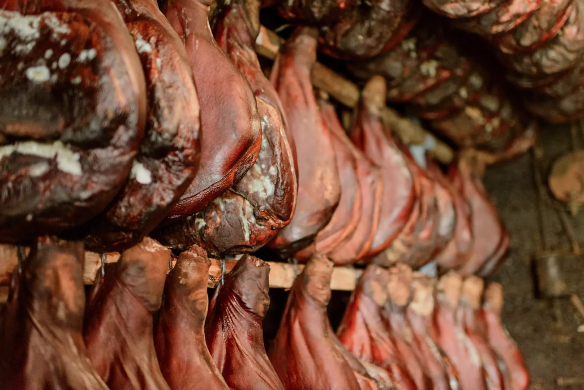 Njegusi-pork-ham-scaled-2