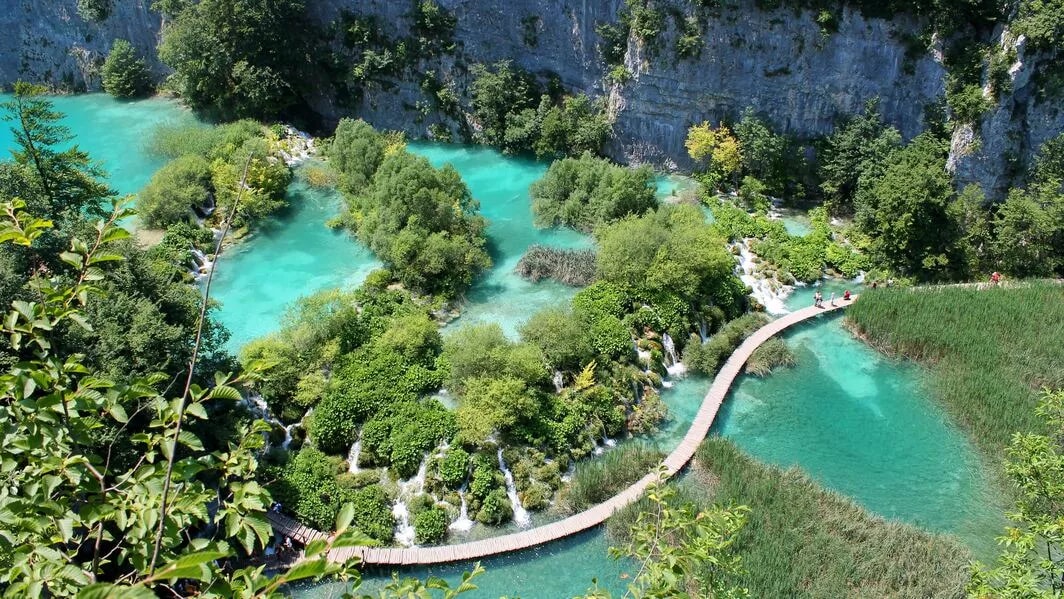 Plitvice-lakes-boardwalks-from-above