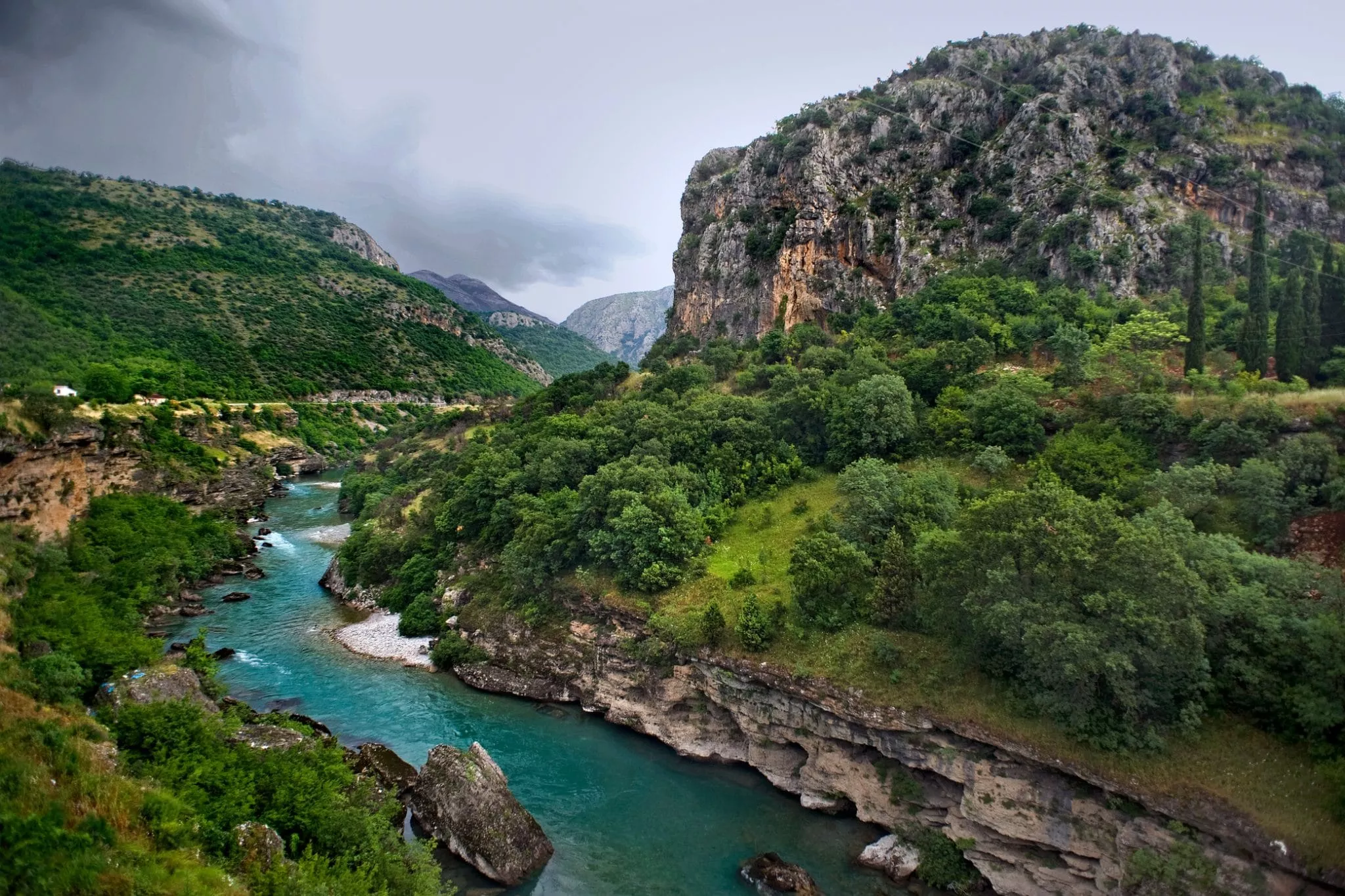 Moraca-Canyon-Montenegro-skala-2
