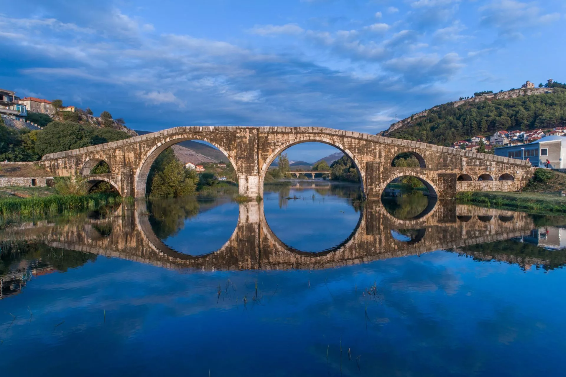 Ilmakuva Arslanagican sillasta Trebinjessä. Bosnia ja Hertsegovina.