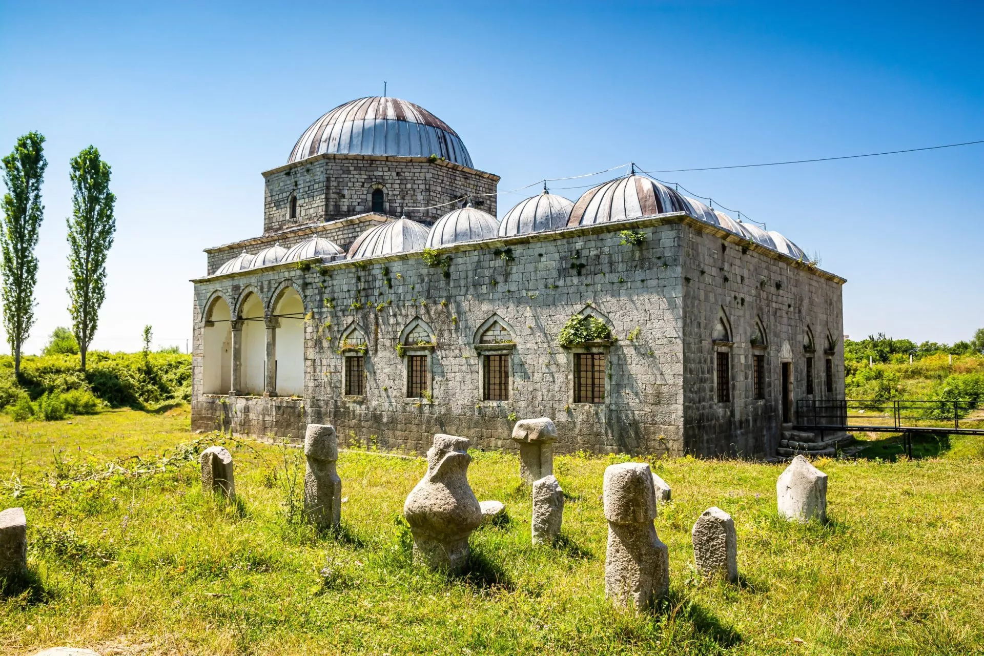 Blymoskén, även känd som Busatli Mehmet Pasha-moskén, är en historisk moské i Shkoder