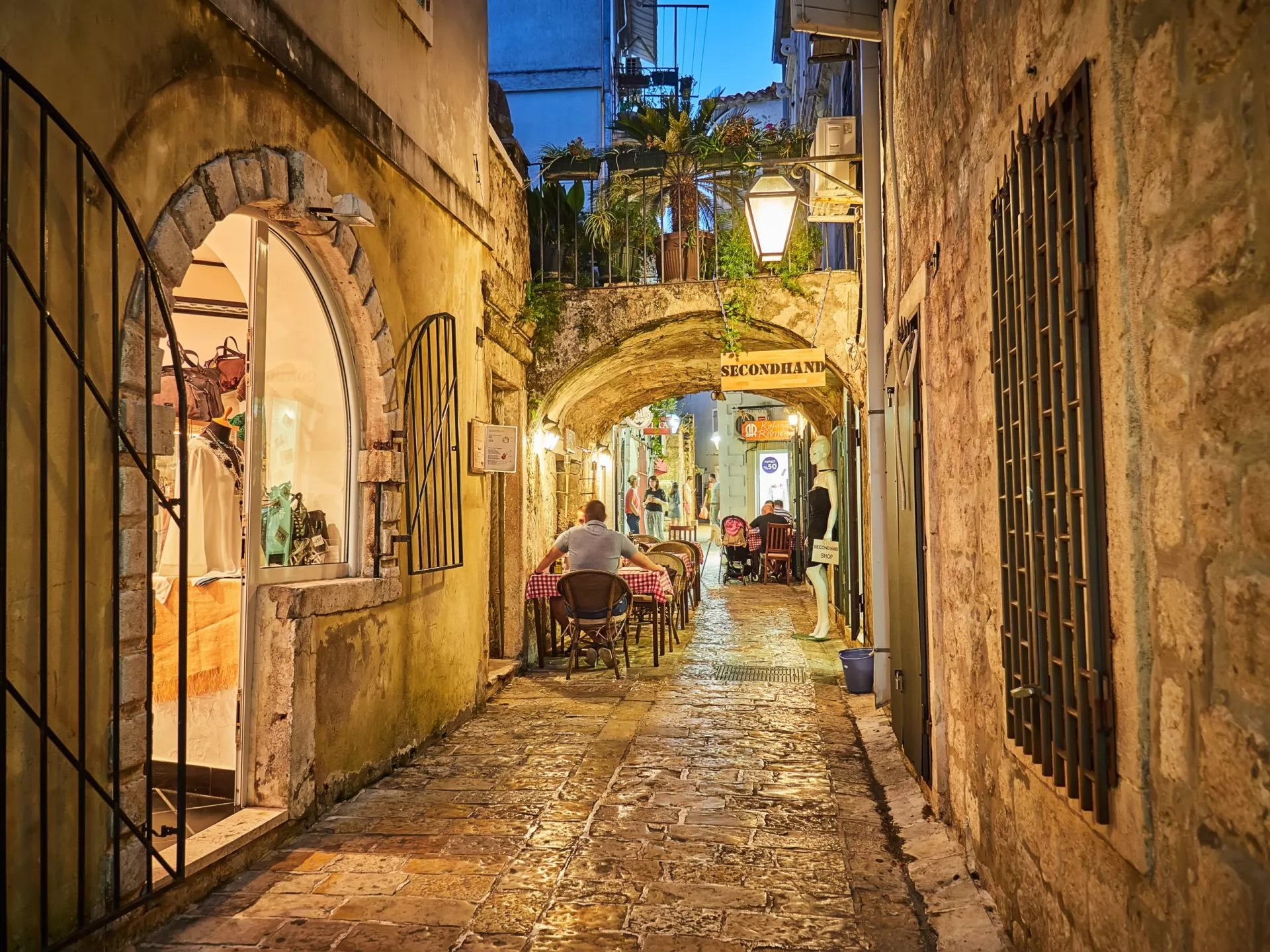 Straßen der Altstadt von Budva in Budva, Montenegro